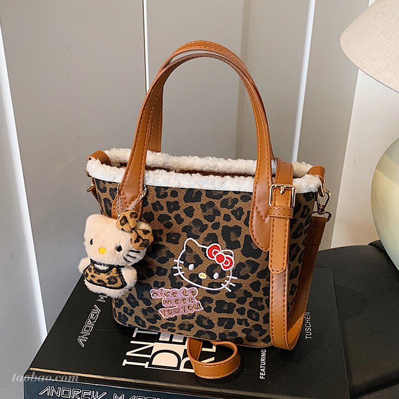 2025新款磨砂水桶包百搭单肩手拎