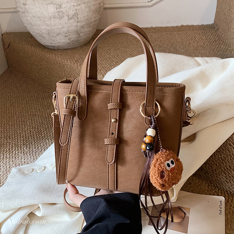 时尚复古磨砂包包女2026新款秋冬百搭斜挎包超火手提水桶包小拎包,箱包皮具/热销女包/男包,水桶包,淘宝优惠券,粉丝福利购,淘宝优惠卷