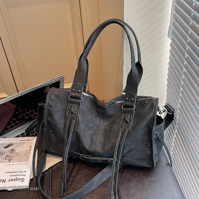 简约高级感麂皮绒包包