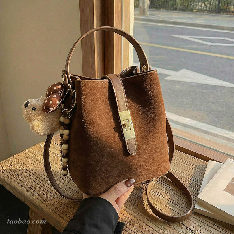 复古磨砂包包女2026新款时尚百搭斜挎包流行爆款手提水桶包小拎包,箱包皮具/热销女包/男包,水桶包,淘宝优惠券,粉丝福利购,淘宝优惠卷