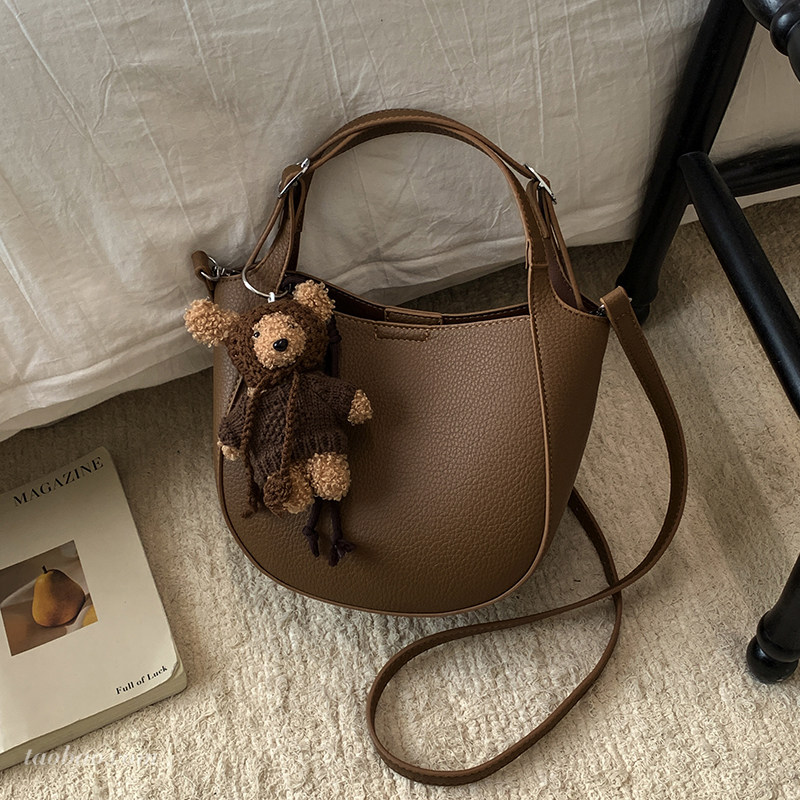 高级感复古小包包女2026新款时尚百搭斜挎包超火手提水桶包小拎包,箱包皮具/热销女包/男包,水桶包,淘宝优惠券,粉丝福利购,淘宝优惠卷