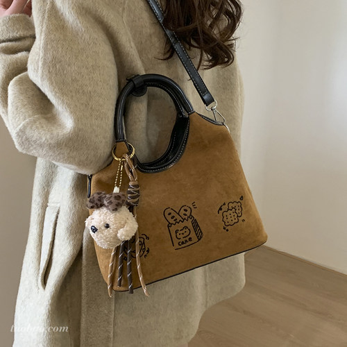 2025新款磨砂水桶包百搭单肩斜挎