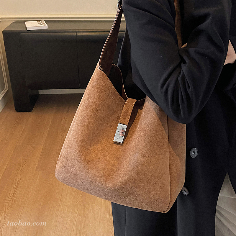 单肩斜挎包高级感手提通勤水桶包