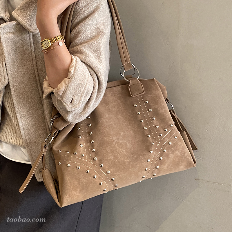 通勤铆钉单肩手提包上班外出托特
