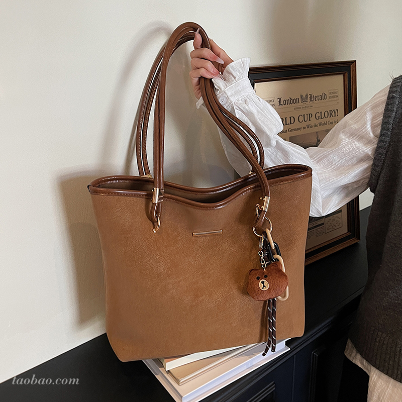 磨砂质感大容量通勤托特包