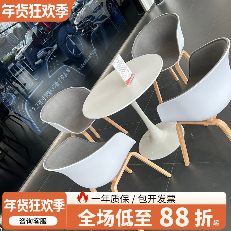 北欧白色洽谈桌椅组合简奶茶店创意网红化妆凳靠背布艺餐椅子实木