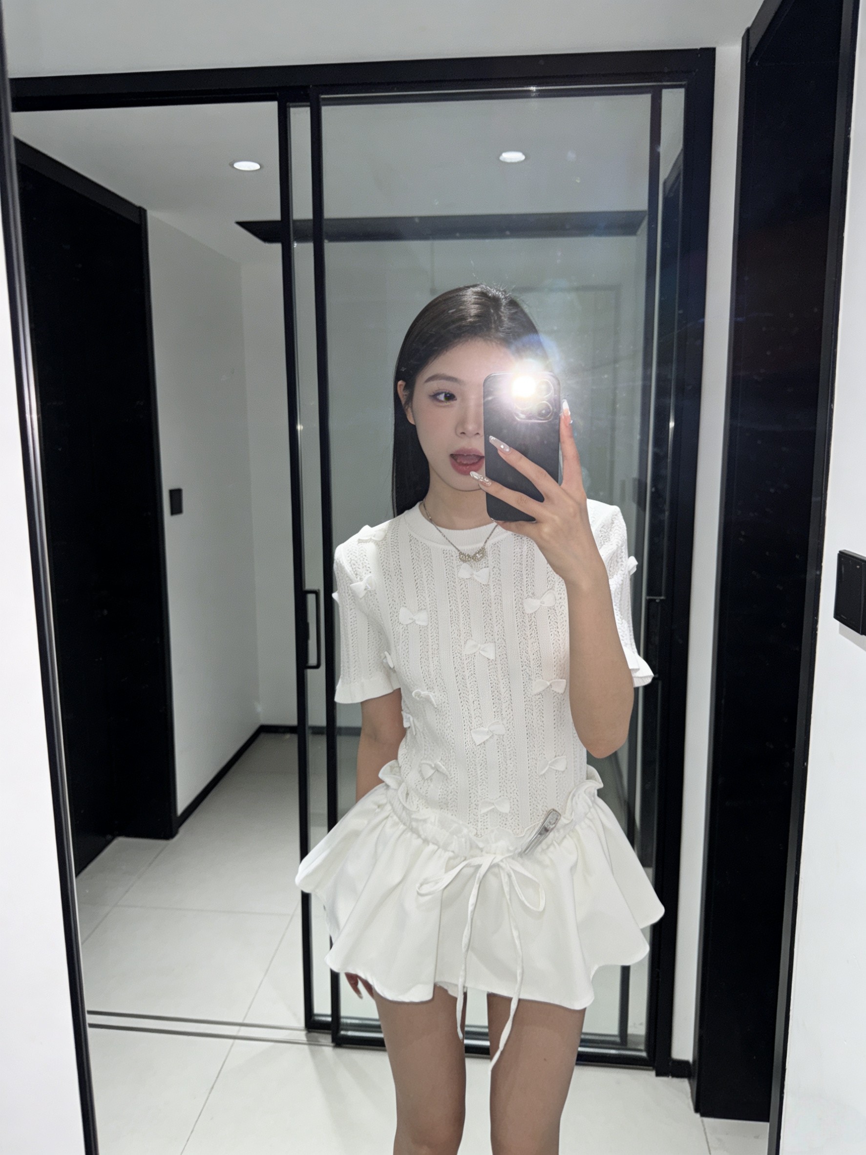 2026春夏新款订珠蝴蝶缕空圆领短袖针织衫女薄款修身显瘦百搭上衣