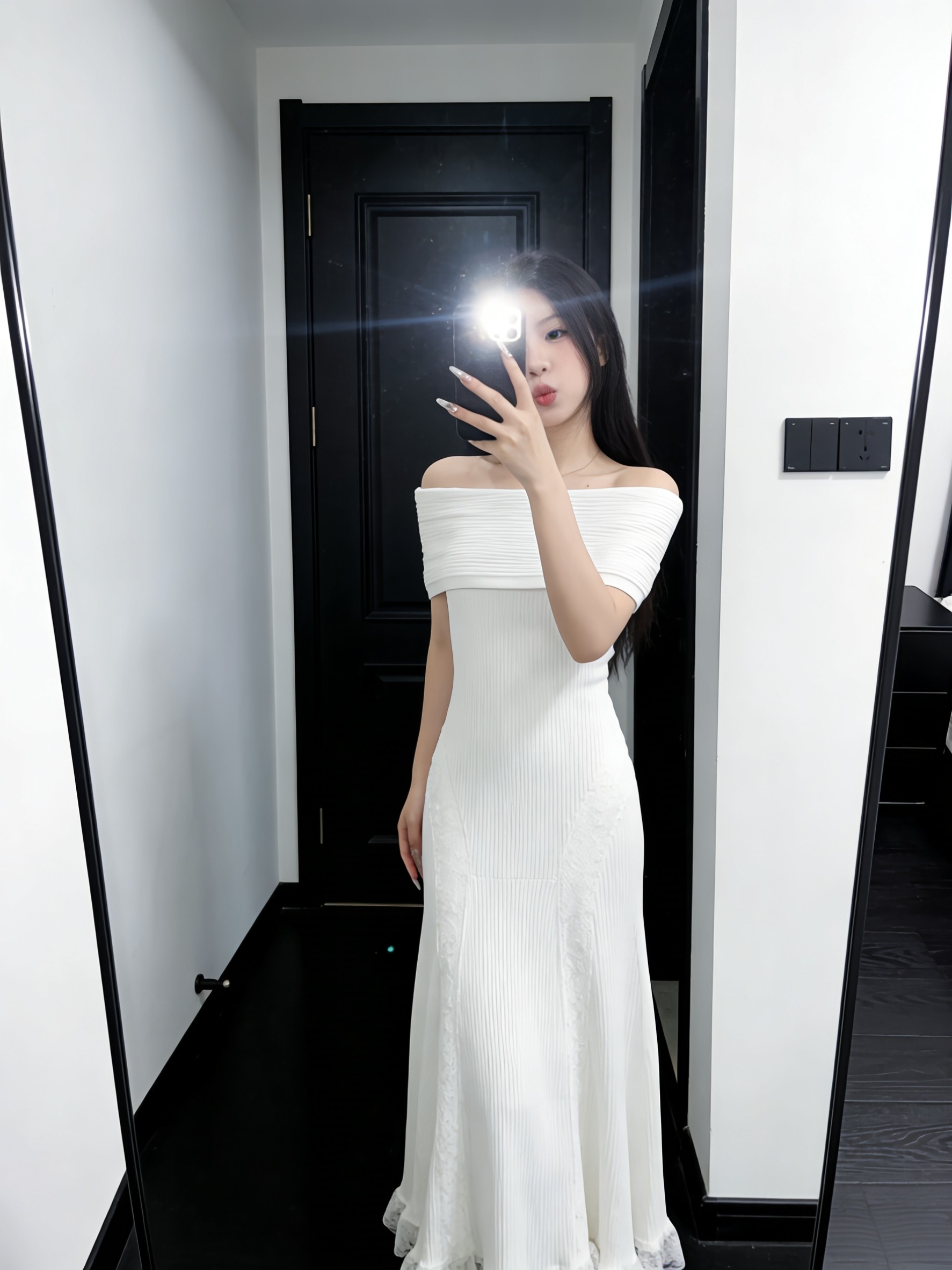 2026春夏款酒红色一字领露肩修身蕾丝拼接针织连衣裙中长款鱼尾裙