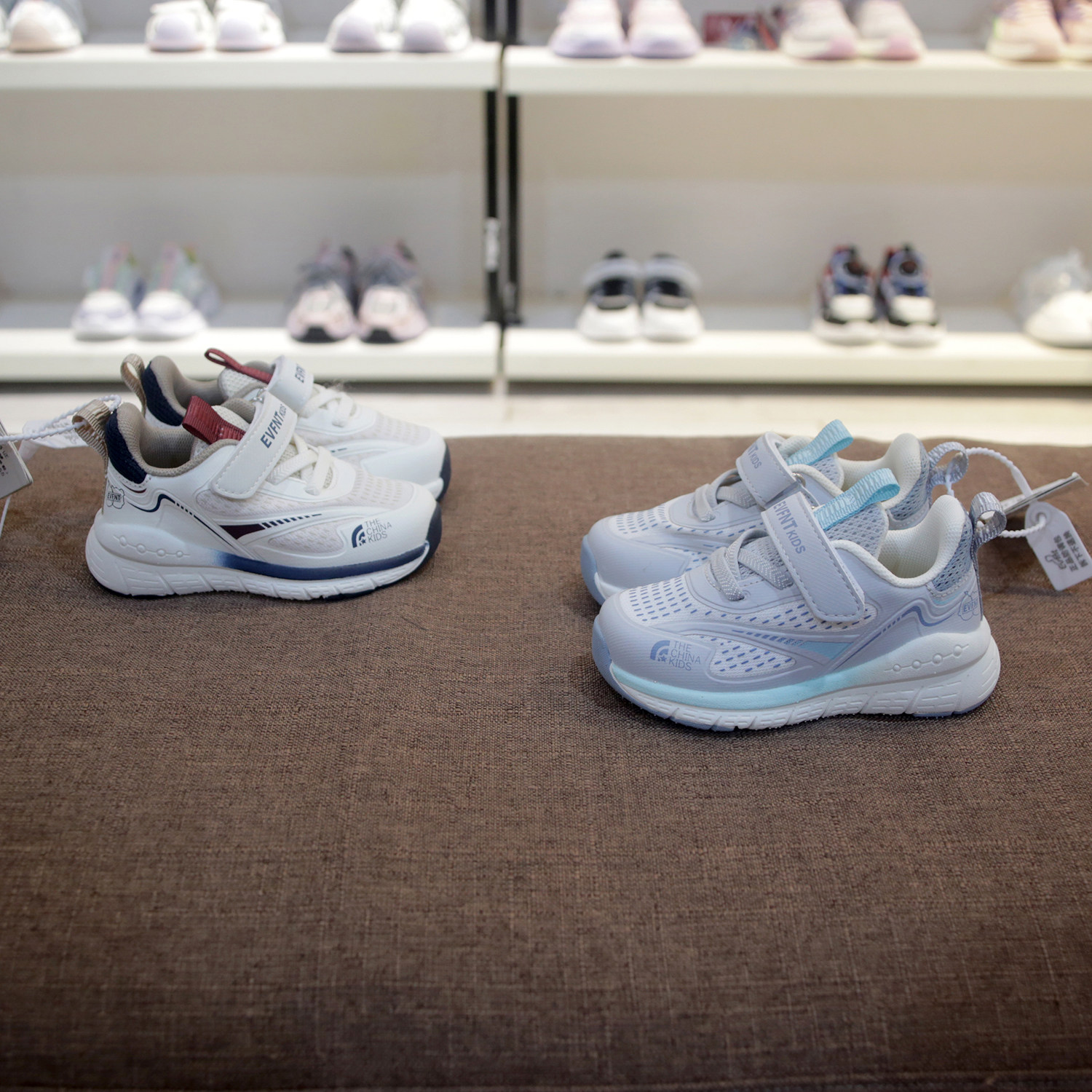 婴芬特25春季幼童机能鞋男童运动鞋女童双网透气轻盈艾草22-26码