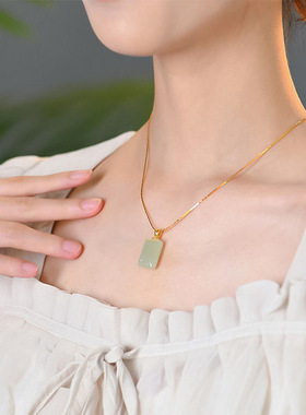 仿和田玉石项链女款方糖平安无事牌吊坠设计感小众春夏锁骨链