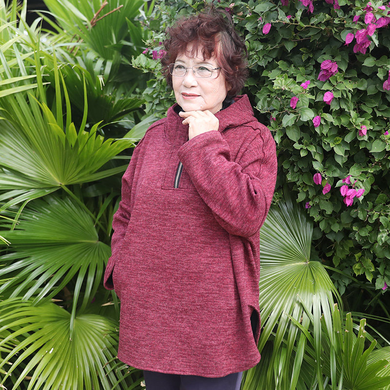 休闲慵懒风连帽卫衣女中老年宽松保暖上衣妈妈装大码