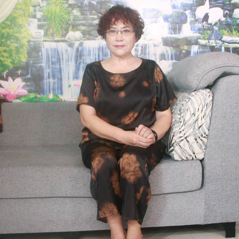 真丝加肥6070岁花上衣胖妈妈装