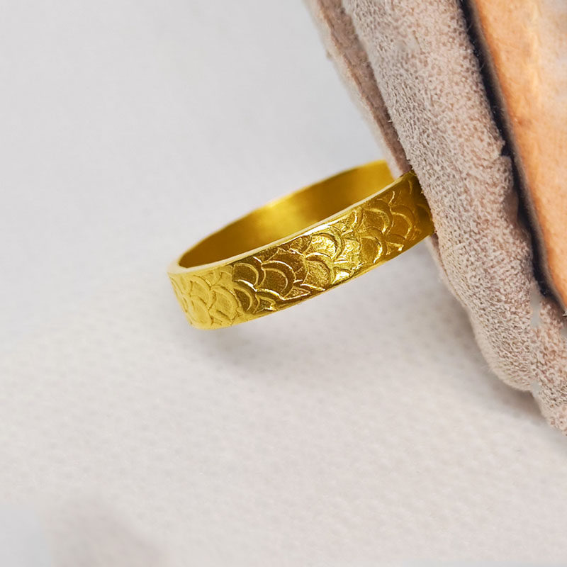 黄金戒指和源足金999实心闭口