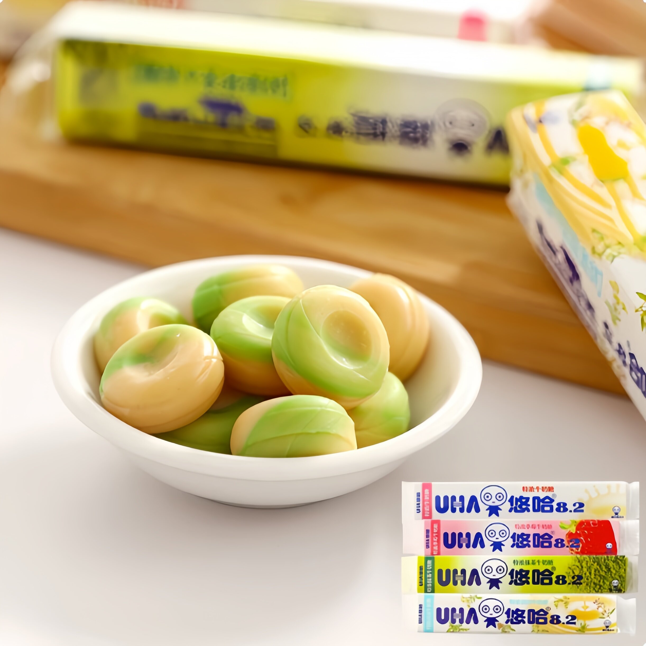 UHA悠哈味觉糖8.2系列抹茶草莓味特浓牛奶条糖喜糖果零食休闲小吃