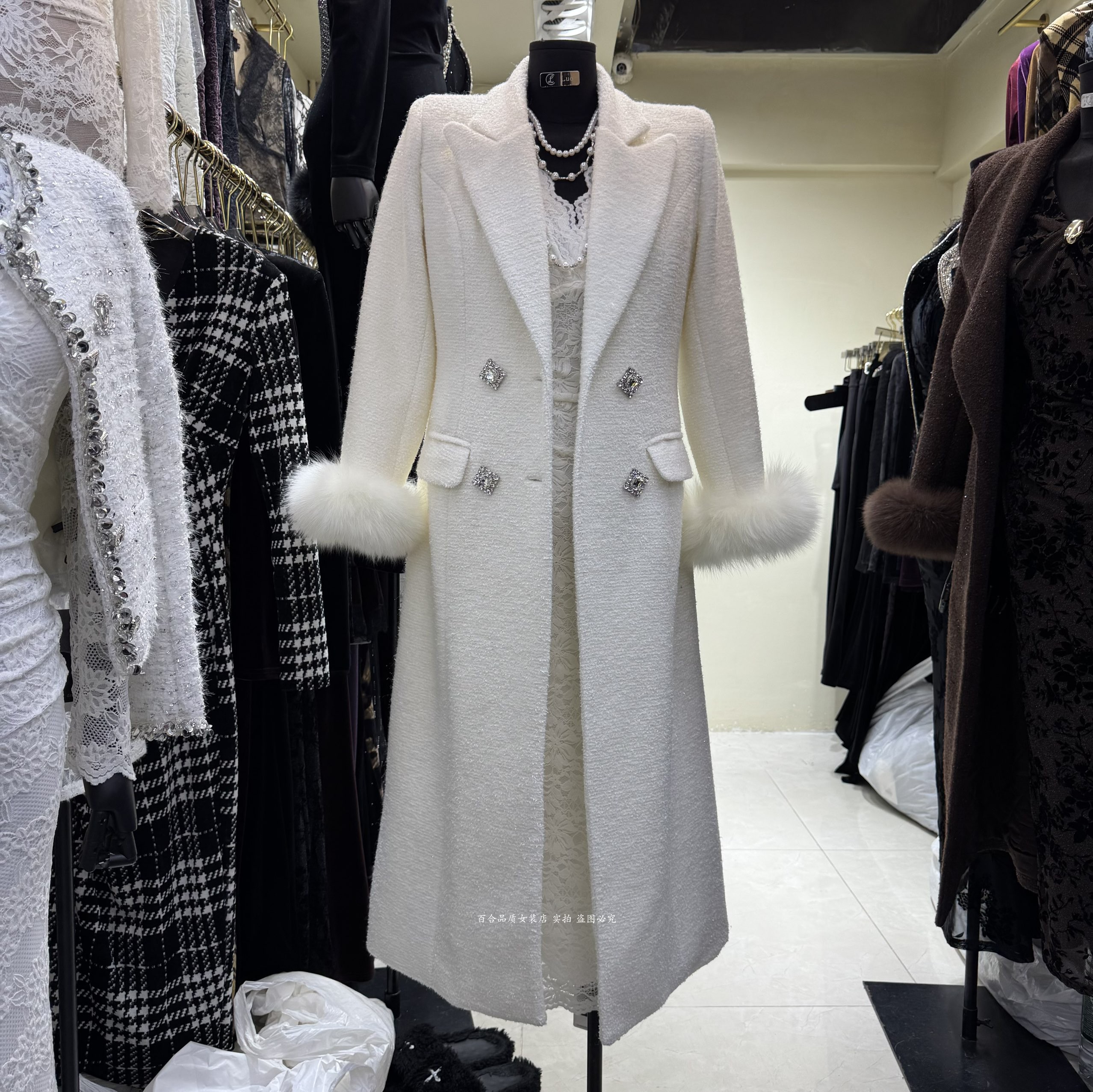 Luo高级感镶钻扣长款羊毛呢大衣