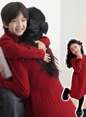 新中式亲子装一家三口红色毛衣盘扣拜年服母女针织百褶连衣裙爬服
