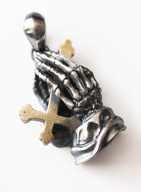 上帝之手吊坠铁头的店情侣祈祷