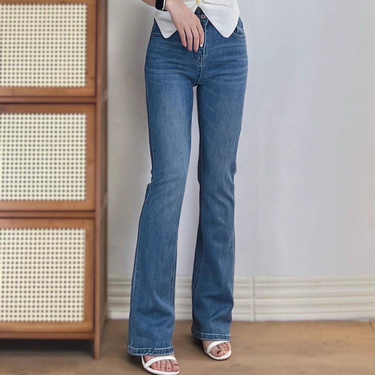 2025早秋款经典蓝高腰显瘦微喇牛仔裤女弹力显瘦显腿长喇叭长裤子,女装/女士精品,牛仔裤,淘宝优惠券,粉丝福利购,淘宝优惠卷