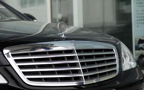 适用于08-13年老款奔驰S500中网S300 S400 600中网小标W221机盖标