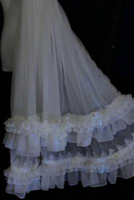 洛丽塔白色蕾丝花边拖尾侧摆臀腰饰荷叶边婚纱蛋糕裙不规则裙子