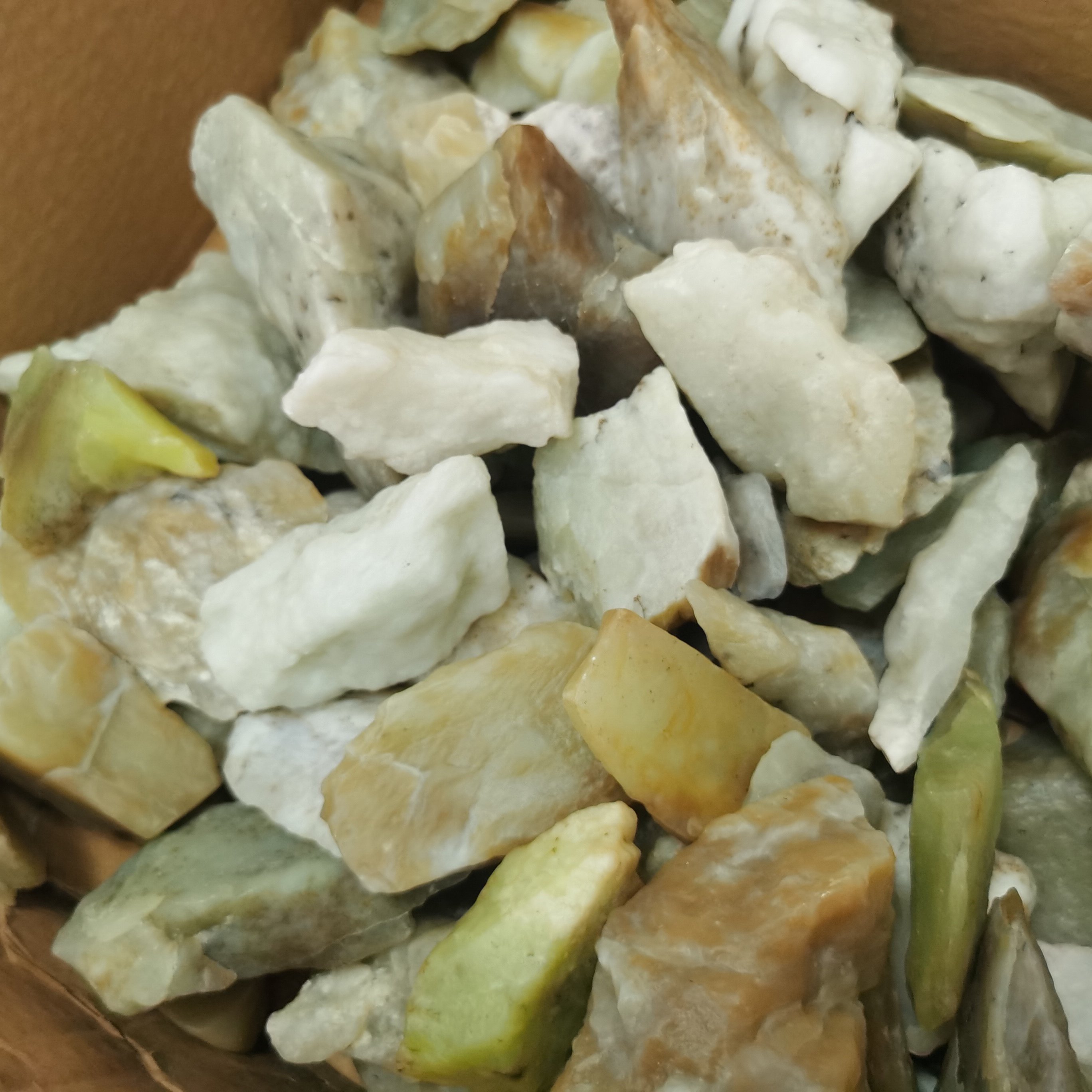 30斤混合边角和田糖青玉糖白料羊脂米达料天然玉石雕刻练手料通货