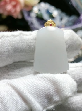 N718天然和田玉吊坠无事牌27x19x5mm18k金