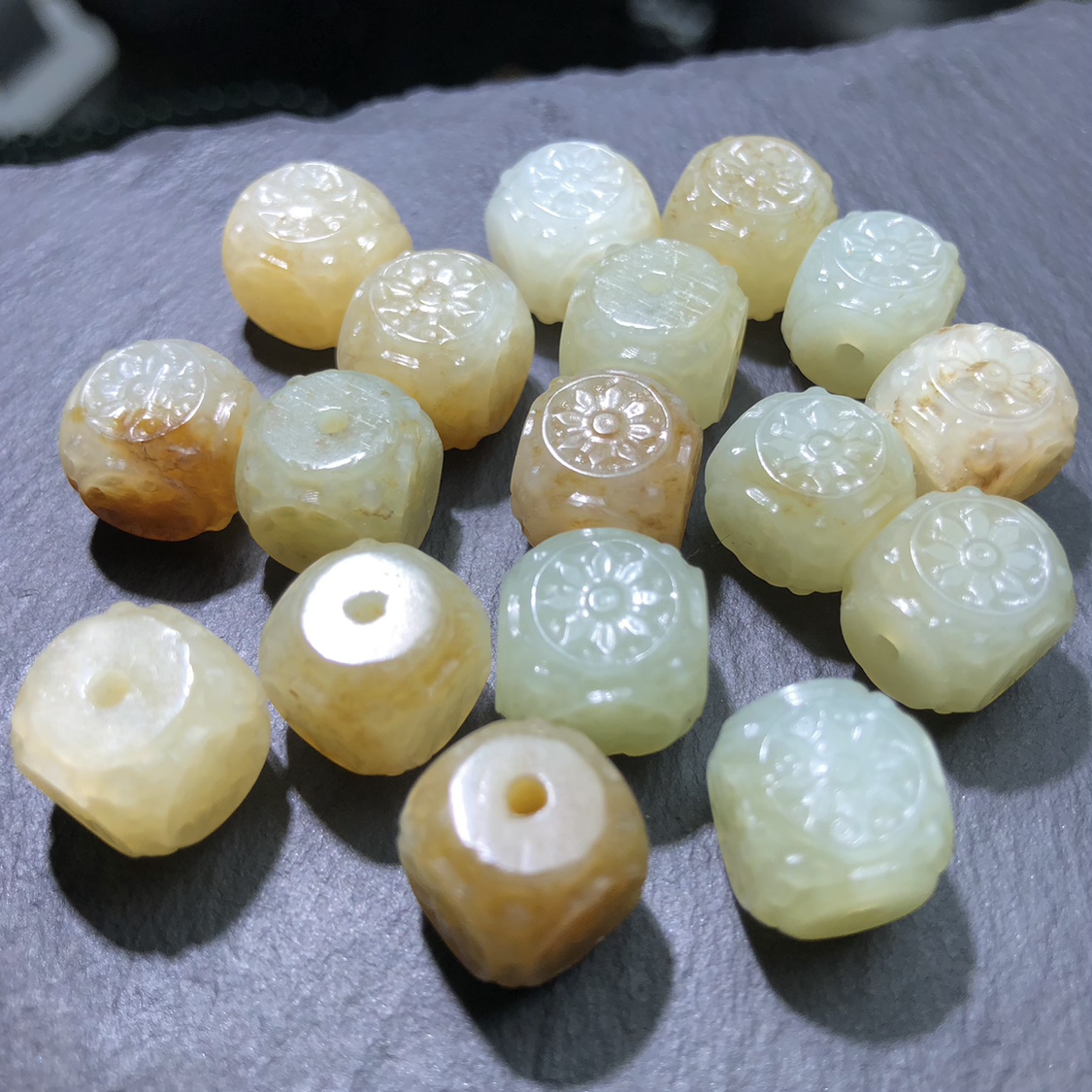天然和田玉且末糖梅花方糖散珠单珠吊坠糖白10mm手链配饰