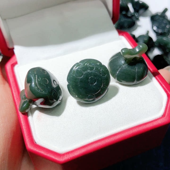 工厂价 天然和田玉莲蓬吊坠青玉16mm