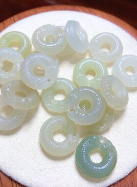 P381 天然和田玉双龙扣吊坠晴水湖水绿14mm白玉青白玉双迷你配饰