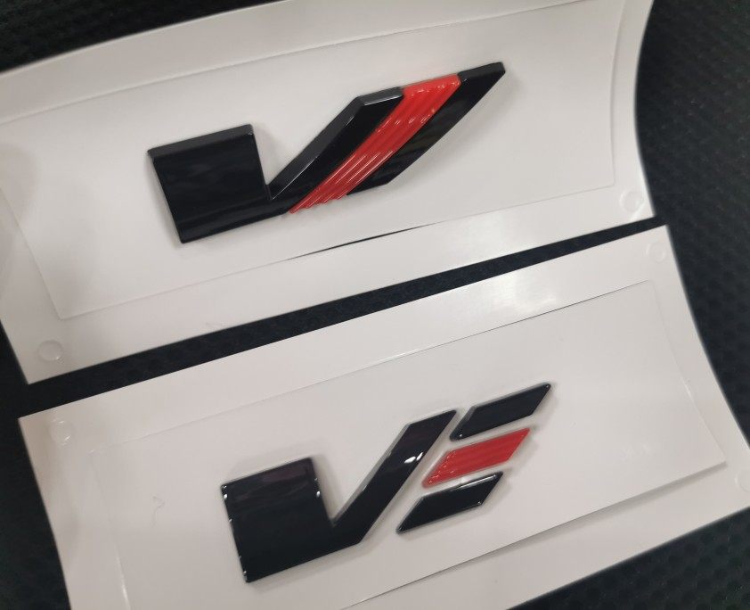 适用于凯迪拉克改装车标ATSL CT4 XT6 CT5 XT5改装黑翼V装饰车贴