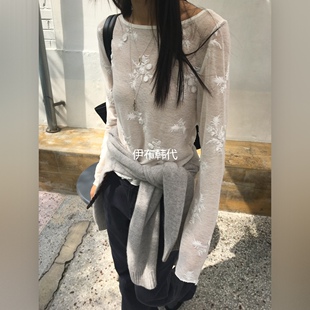 BAKING POWDER韩国东大门代购26秋 圆领纯色透明花朵打底T恤