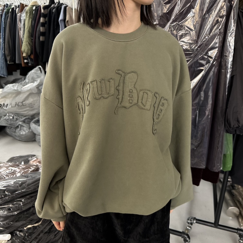 圆领休闲字母褶皱设计加绒卫衣