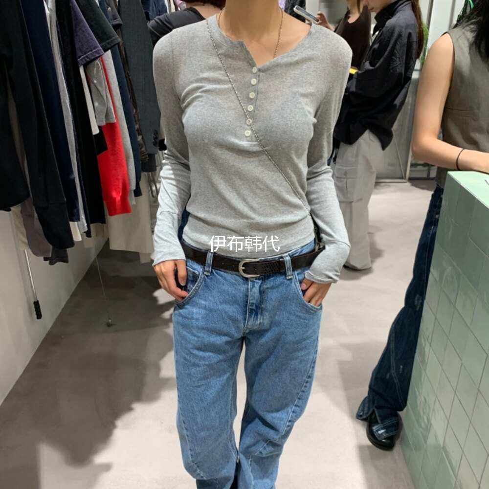 圆领纽扣修身长袖打底T恤女图片
