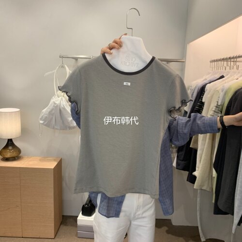 圆领木耳边贴标修身细条纹T恤