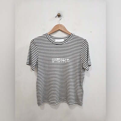 圆领简约细条纹休闲短袖T恤女