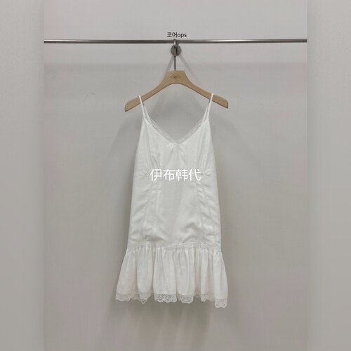 V领蕾丝飞边白色吊带裙连衣裙