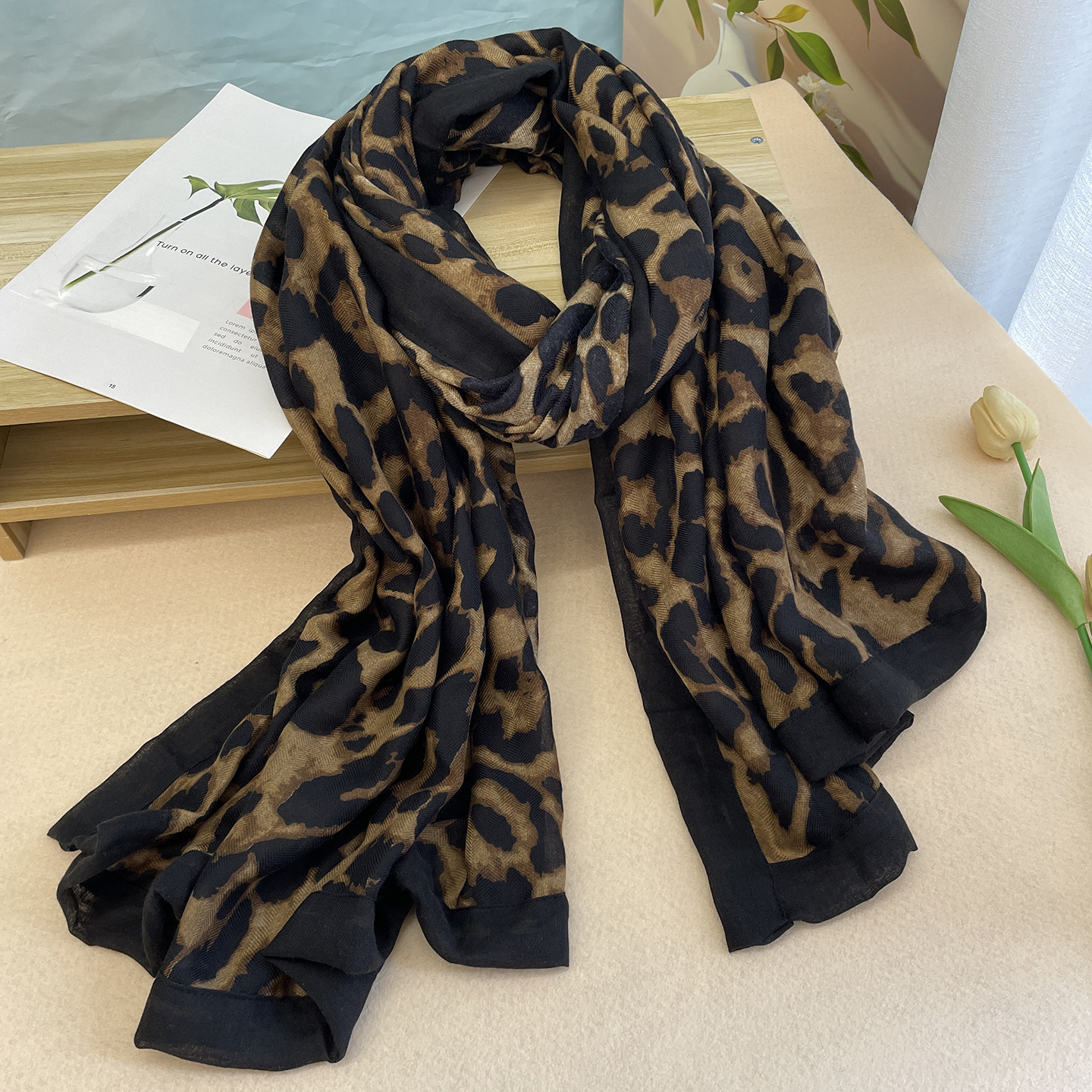 欧美风豹纹围巾女春秋冬薄款时尚棉麻保暖围脖长款丝巾洋气长披肩