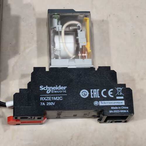 议价施耐德继电器 RXM24VDC 带底座RXZE1M2C 7A