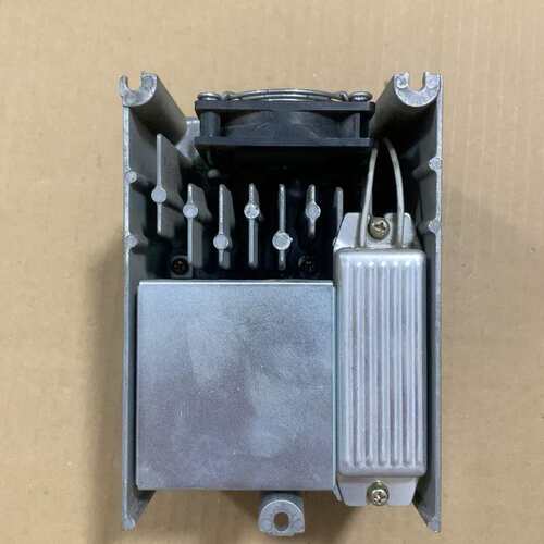 议价M1D082W1X，变频器输入AC200-230V，输出电流