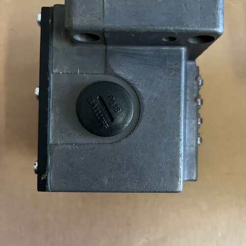 议价巴鲁夫限位开关 BNS113-D4 R12-100-11-0