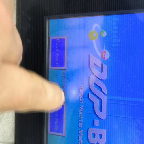 议价台达屏幕 DOP-B05S100实物图，通电显示，触摸行了
