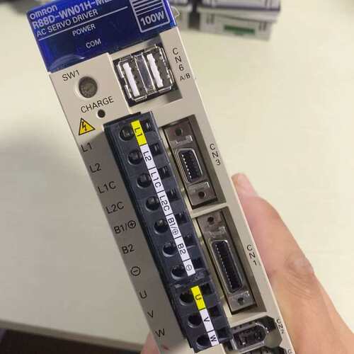 议价欧姆龙 驱动器R88D-WN01H-ML2 故障机 当配件5