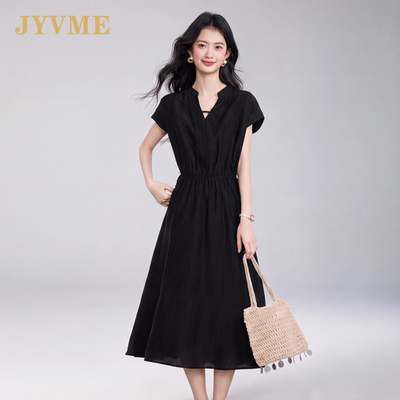 JyVme轻奢V领连衣裙女短袖2026夏季新款收腰中长款小黑裙A字裙