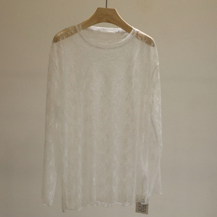 玩转叠穿!白色宽松蕾丝打底衫女高级感提花透视长袖T恤独特上衣