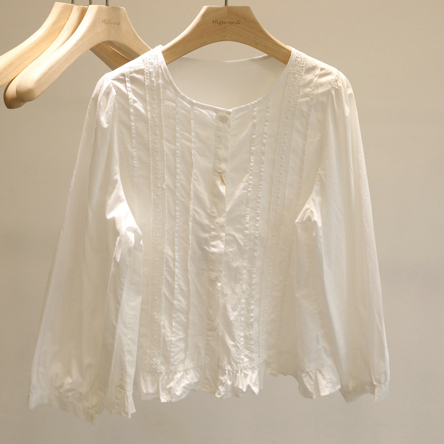 白色圆领木耳花边压褶长袖衬衫