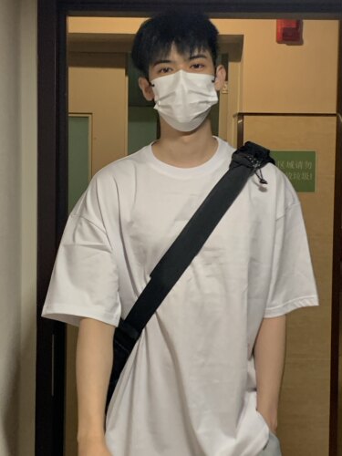 黑白纯棉爽滑宽松圆领短袖