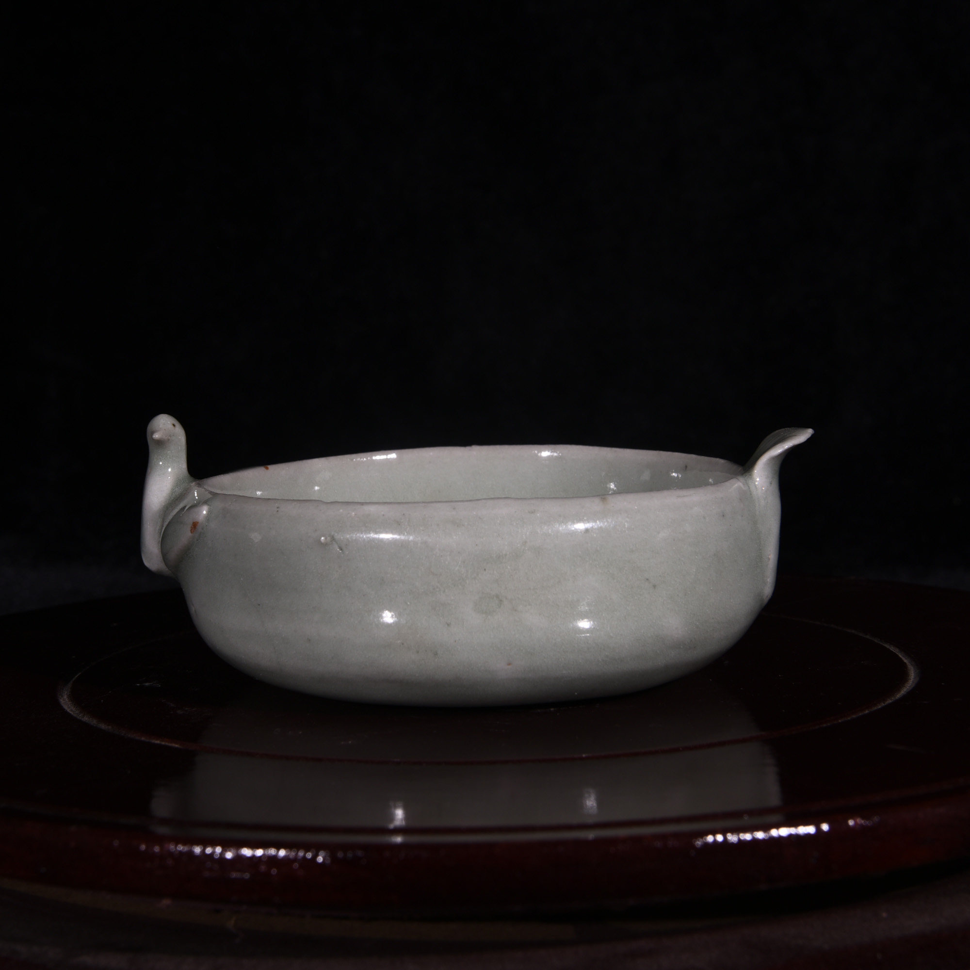 大宋龙泉窑梅子青釉雕刻小鸟纹罗斯柴尔德火漆印笔洗酒杯茶杯