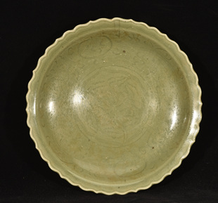 大明宣德年宝石红釉青花莲塘鱼藻纹瓜棱大碗