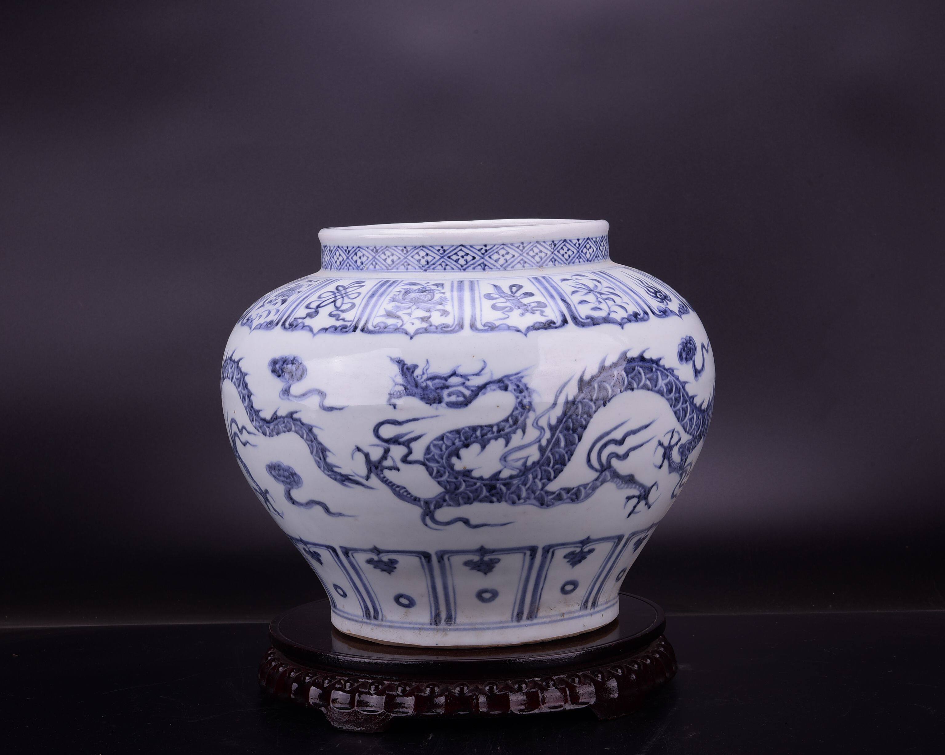 大元国青花佛家八宝云龙纹大罐