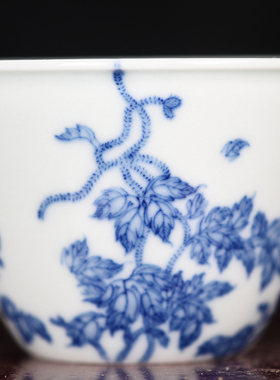 清雍正青花白描过枝虞美人纹福进祥款酒杯茶杯